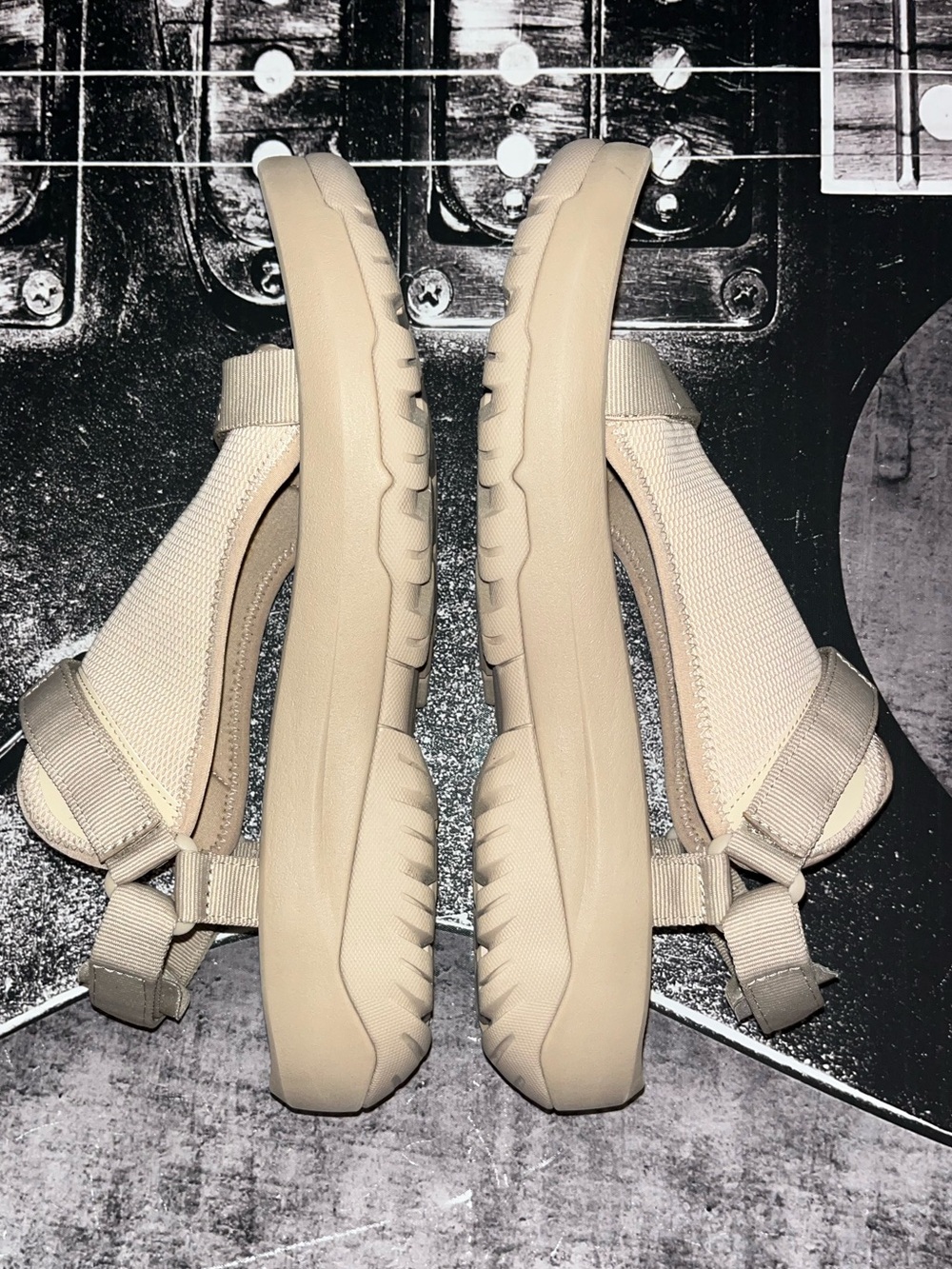 NEW Teva Hurricane XLT Ampsole Volt Sandal - Picture 11 of 14